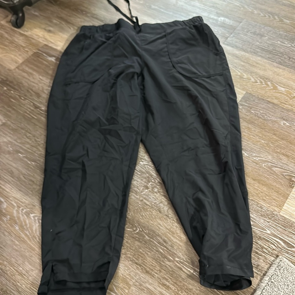 All in motion black light weight pants - large short